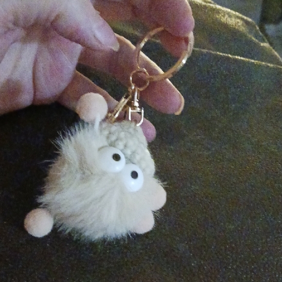 Fluffy Cream Keychain for Small Pets - Picture 1 of 5